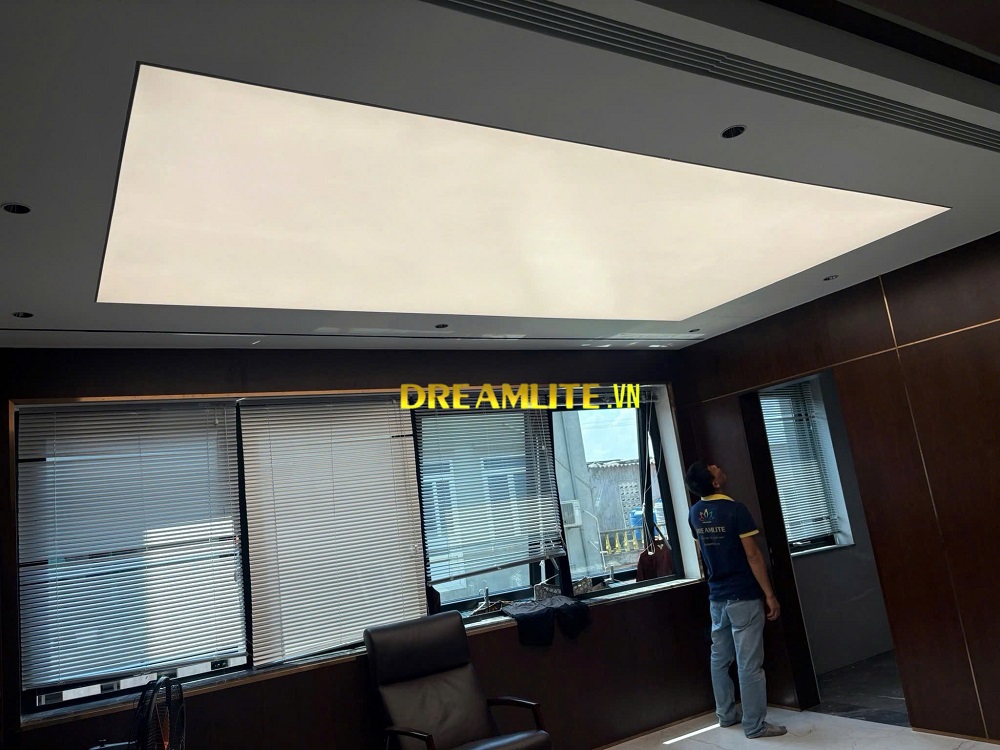 Trần xuyên sáng đổi màu đèn