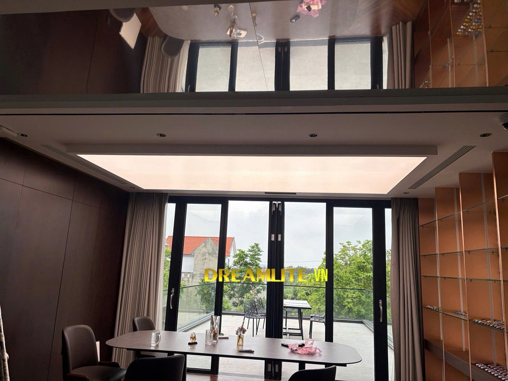 Trần xuyên sáng trắng