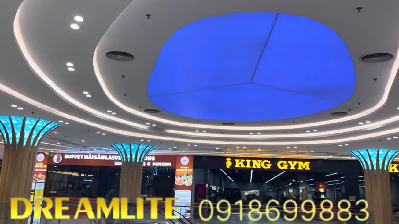 Trần xuyên sáng màu hiệu ứng đèn