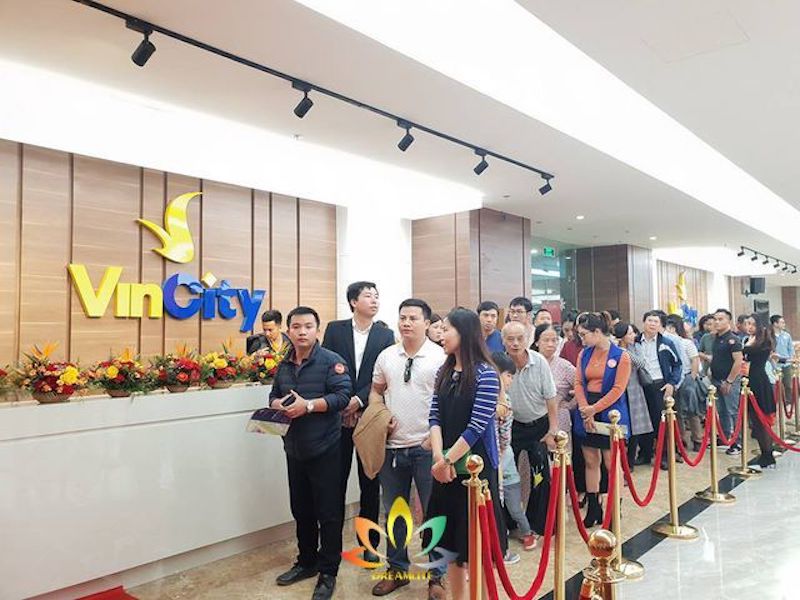 TRẦN XUYÊN SÁNG TRẮNG VINCITY HÀ NỘI