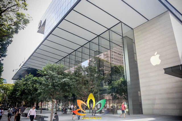 TẠI SAO CÁC APPLE STORE TOÀN CẦU LUÔN CHỌN TRẦN XUYÊN SÁNG TRẮNG ĐỂ KIẾN TẠO KHÔNG GIAN?